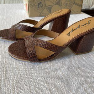 Free People Charlie-V Heel, Open Toe Brown Croc Sandals (size 38 , 7.5 US)